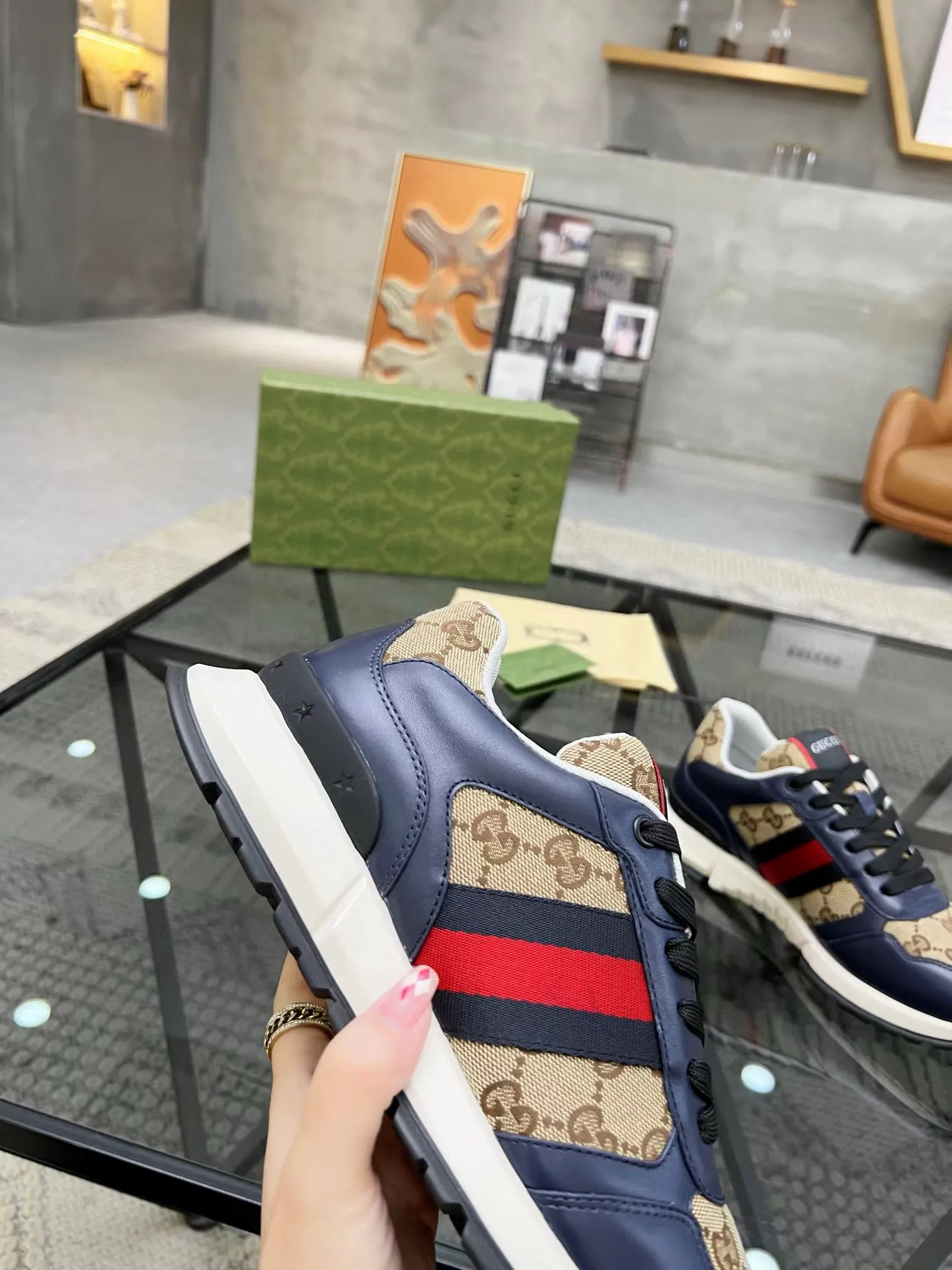 Factory price: 458💰New men's shoes GUCCI [Lightning] latest shoes shipped. Original quality, fashionable, made of special materials, sheepskin lining, brand new packaging. The foot feels super comfortable and the workmanship is impeccable. Size: 38-44, customized 45